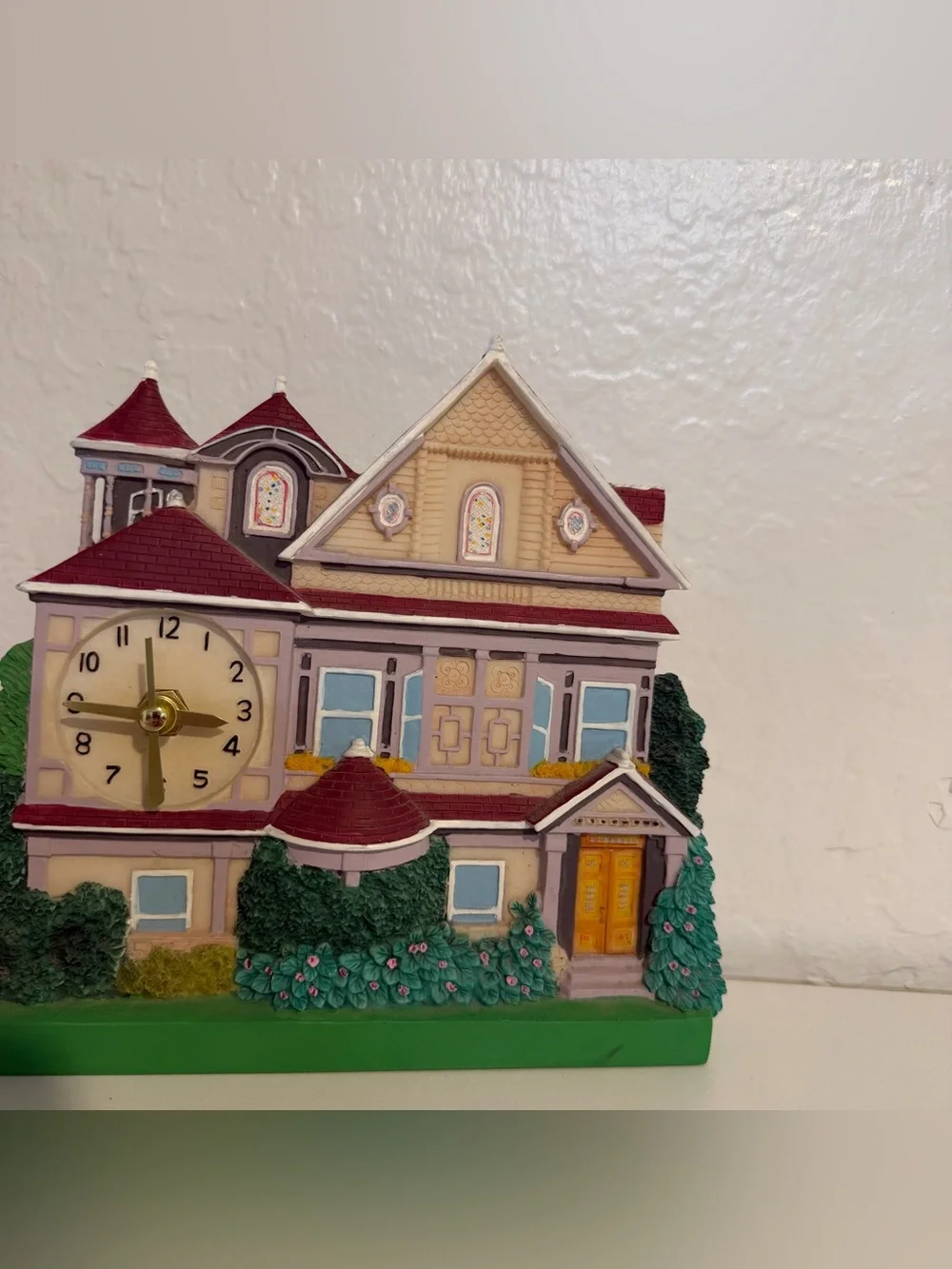 Vintage Victorian Style House Desk Clock Miniature Resin Mantel Tabletop Clock
